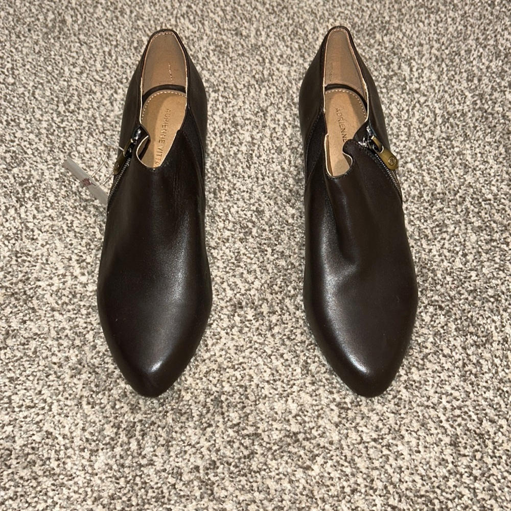 Adrienne Vittadini size 8 ankle boots